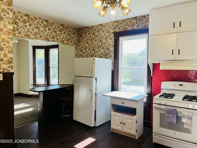 201 BUCHANAN STREET, Jefferson City, MO 65101