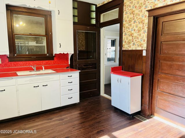 201 BUCHANAN STREET, Jefferson City, MO 65101