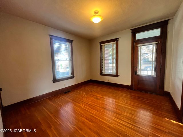 201 BUCHANAN STREET, Jefferson City, MO 65101