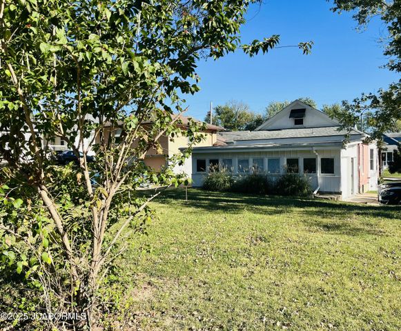201 BUCHANAN STREET, Jefferson City, MO 65101