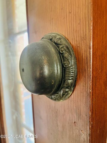 201 BUCHANAN STREET, Jefferson City, MO 65101