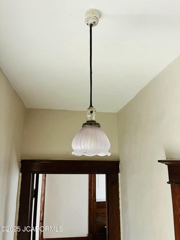 201 BUCHANAN STREET, Jefferson City, MO 65101