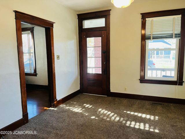 201 BUCHANAN STREET, Jefferson City, MO 65101