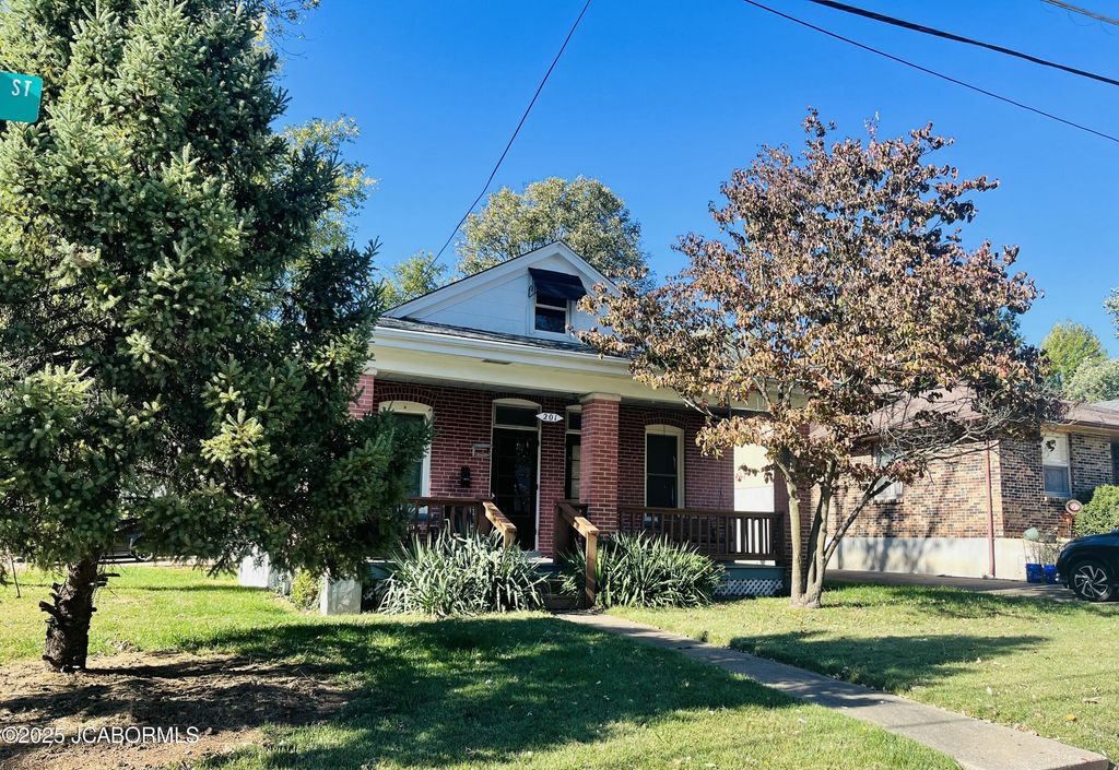 201 BUCHANAN STREET, Jefferson City, MO 65101
