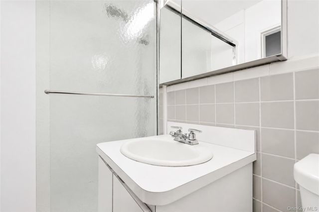 2909 137th Street 2K, Flushing, NY 11354