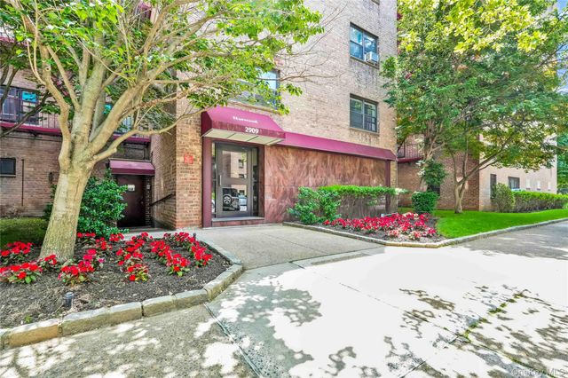 2909 137th Street 2K, Flushing, NY 11354