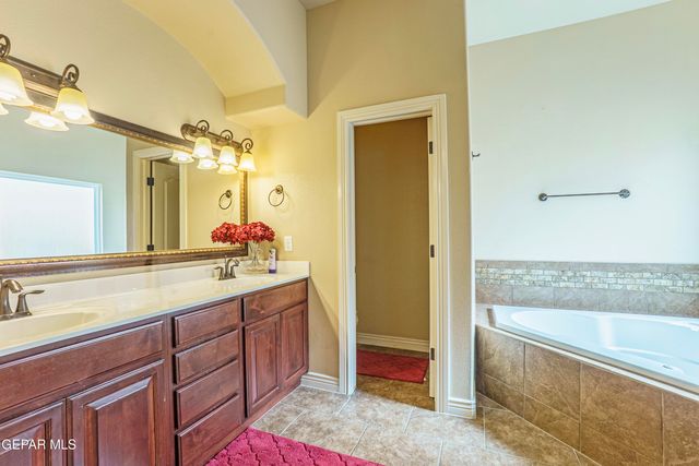 5565 MIKE VANE Drive, El Paso, TX 79934