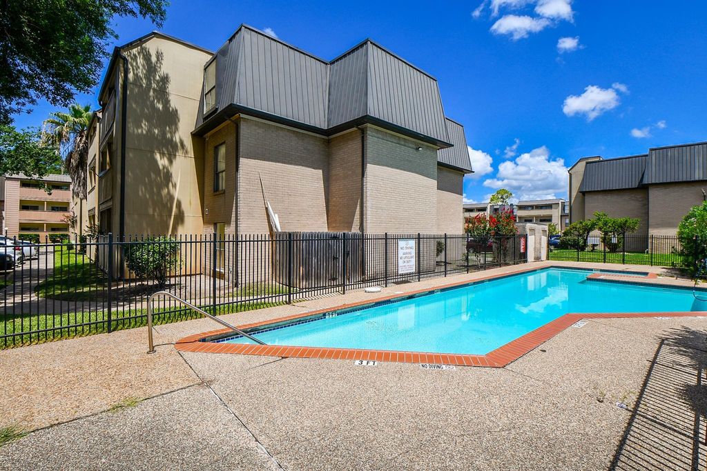 8429 Hearth Drive 27, Houston, TX 77054