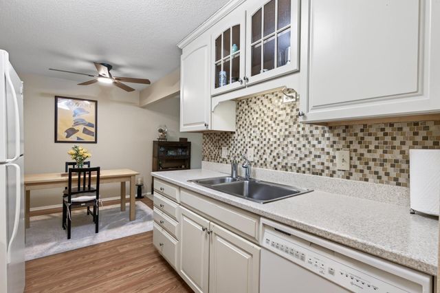 4360 Brookside Court 209, Edina, MN 55436