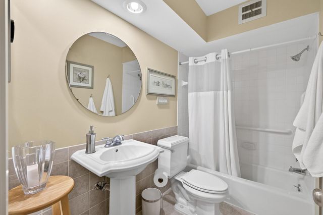 4360 Brookside Court 209, Edina, MN 55436