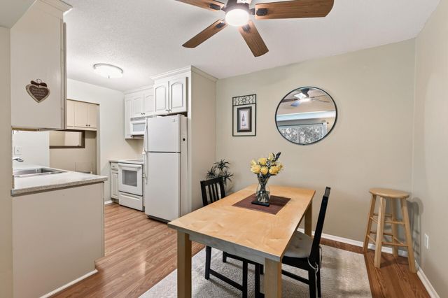 4360 Brookside Court 209, Edina, MN 55436