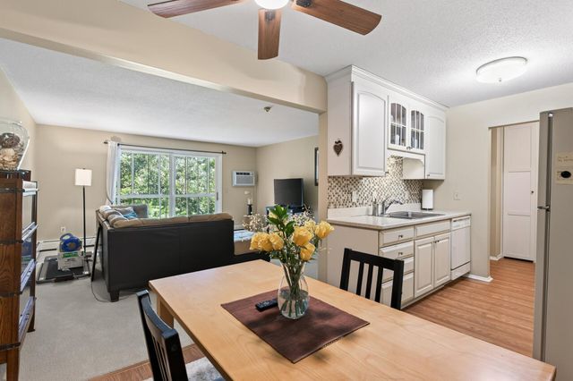 4360 Brookside Court 209, Edina, MN 55436
