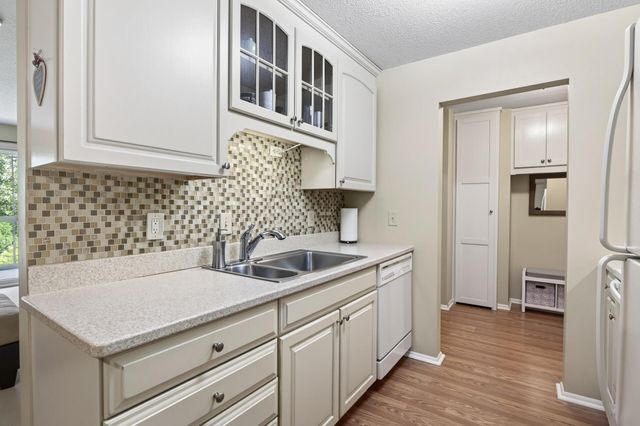 4360 Brookside Court 209, Edina, MN 55436