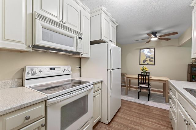 4360 Brookside Court 209, Edina, MN 55436