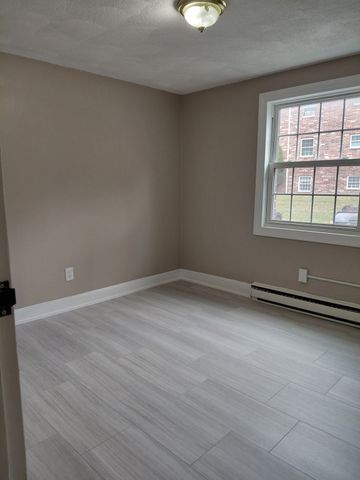 8 Walker Rd 6, North Andover, MA 01845