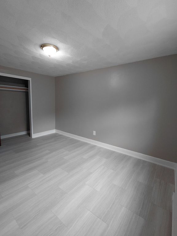 8 Walker Rd 6, North Andover, MA 01845