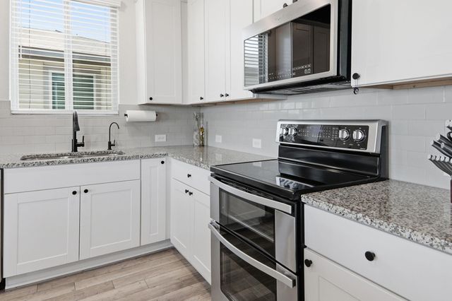 408 Bedford Falls LN, Jarrell, TX 76537