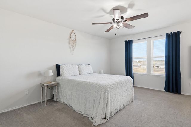 408 Bedford Falls LN, Jarrell, TX 76537