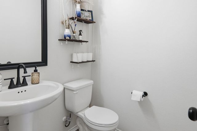 408 Bedford Falls LN, Jarrell, TX 76537