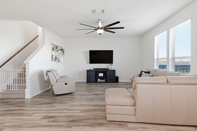 408 Bedford Falls LN, Jarrell, TX 76537