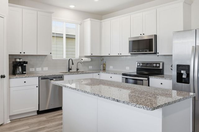 408 Bedford Falls LN, Jarrell, TX 76537