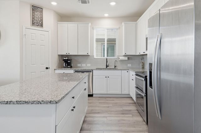 408 Bedford Falls LN, Jarrell, TX 76537