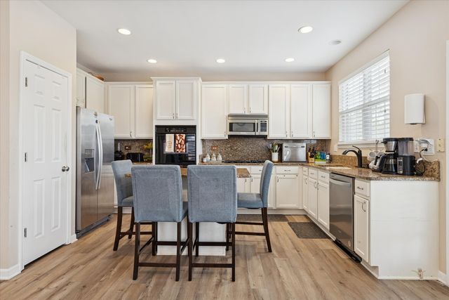 1618 Astor Avenue, Oakbrook Terrace, IL 60181