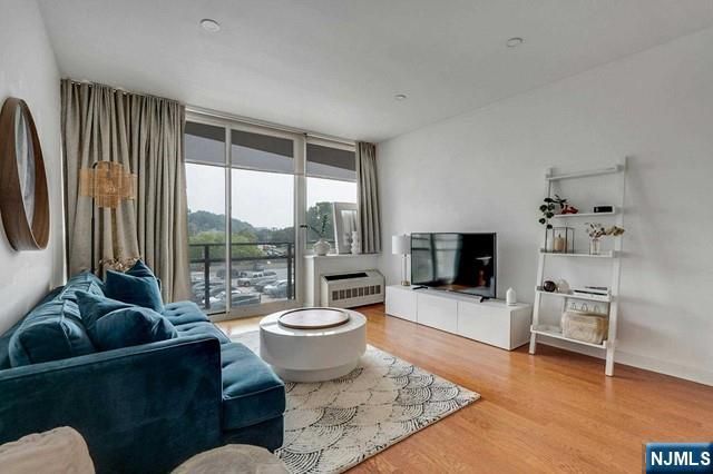 317 Hudson Park 317, Edgewater, NJ 07020