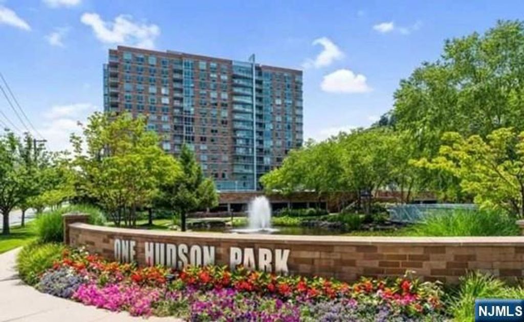 317 Hudson Park 317, Edgewater, NJ 07020