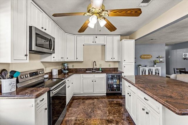 3201 Avenue F, Dickinson, TX 77539