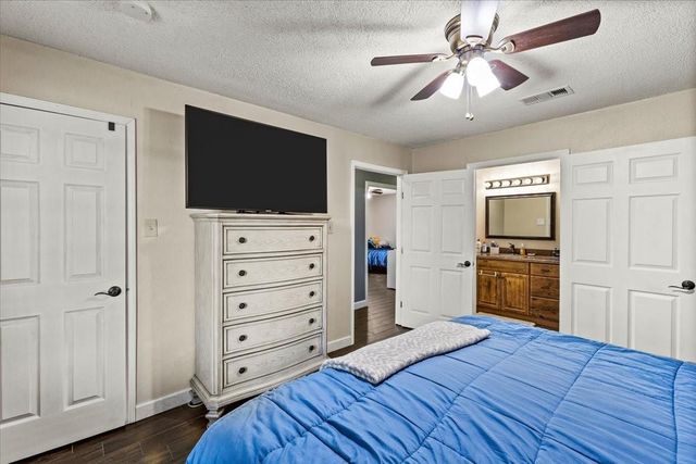 3201 Avenue F, Dickinson, TX 77539