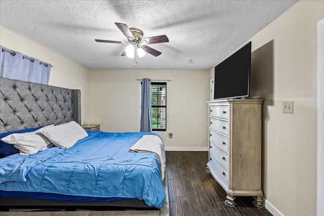 3201 Avenue F, Dickinson, TX 77539