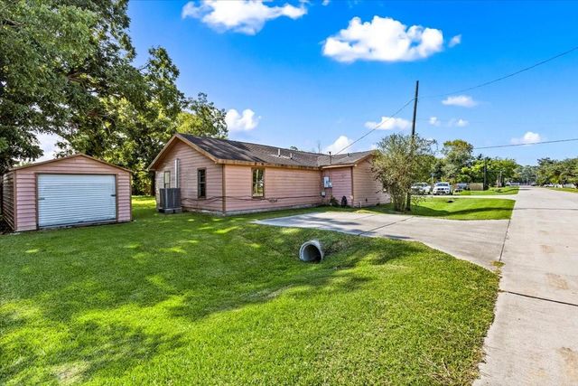 3201 Avenue F, Dickinson, TX 77539