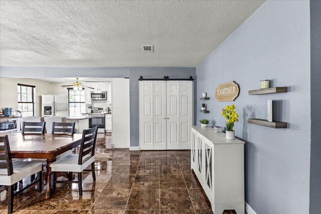 3201 Avenue F, Dickinson, TX 77539