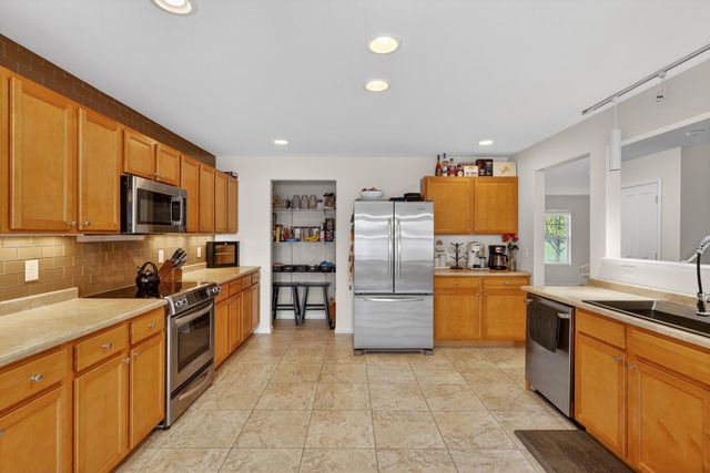 2110 Kensington Park Circle, Holland City, MI 49423