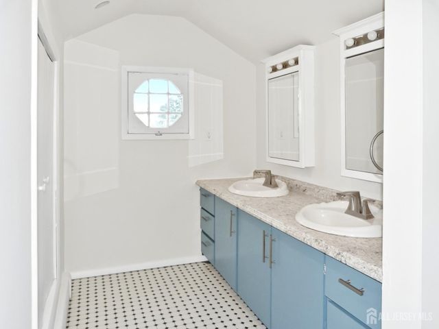 21 Sherwood Avenue, East Brunswick, NJ 08816