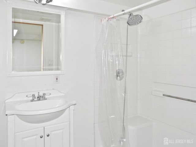 21 Sherwood Avenue, East Brunswick, NJ 08816