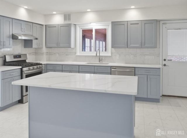 21 Sherwood Avenue, East Brunswick, NJ 08816