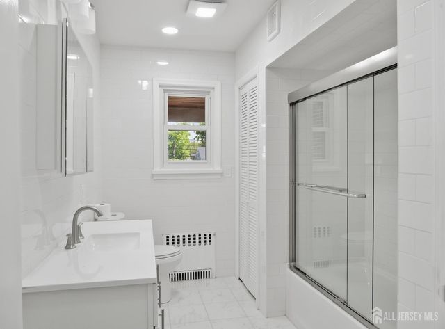 21 Sherwood Avenue, East Brunswick, NJ 08816