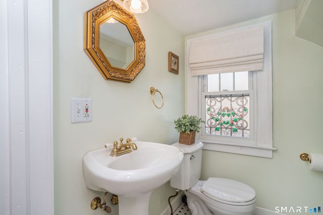 469 Fern Street, West Hartford, CT 06107