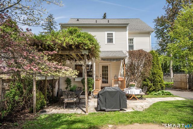 469 Fern Street, West Hartford, CT 06107