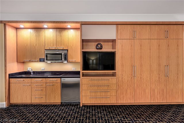 2000 Fashion Show Drive 3502, Las Vegas, NV 89109