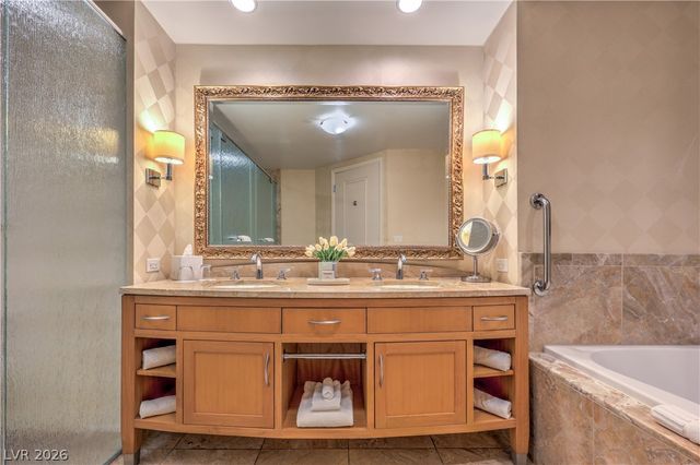 2000 Fashion Show Drive 3502, Las Vegas, NV 89109