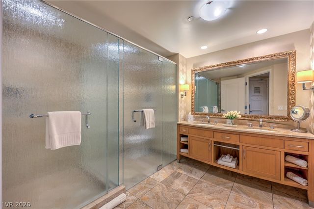 2000 Fashion Show Drive 3502, Las Vegas, NV 89109