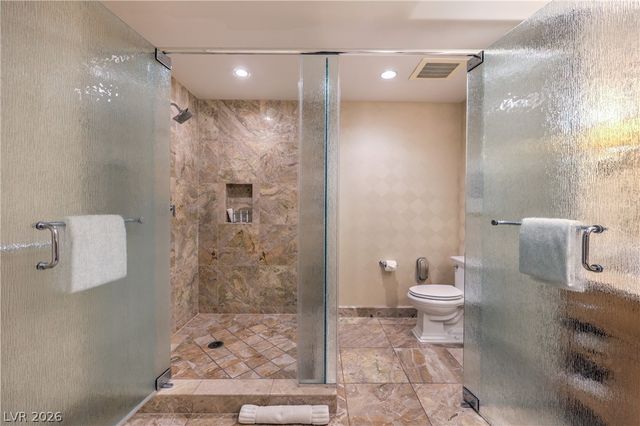 2000 Fashion Show Drive 3502, Las Vegas, NV 89109