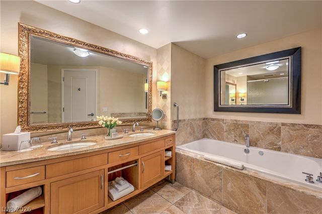 2000 Fashion Show Drive 3502, Las Vegas, NV 89109