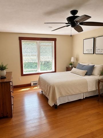 351 Hartford Ave E, Uxbridge, MA 01569