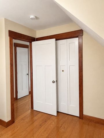 351 Hartford Ave E, Uxbridge, MA 01569