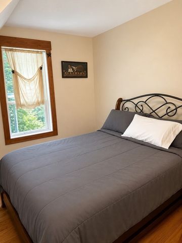 351 Hartford Ave E, Uxbridge, MA 01569