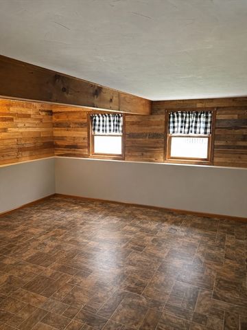 351 Hartford Ave E, Uxbridge, MA 01569